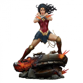 Wonder Woman: Saving the Day Statue Premium Format, DC Comics, 50 cm