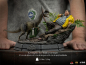 Preview: Dennis Nedry meets the Dilophosaurus Statue 1:10 Art Scale Deluxe, Jurassic Park, 21 cm