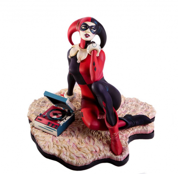 Harley Quinn Statue