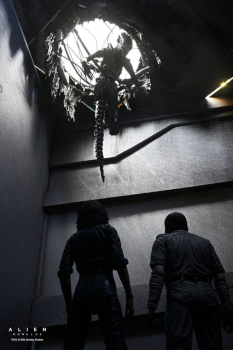 Suspended Lab Xenomorph XX121 Actionfigur Deluxe, Alien: Romulus, 23 cm