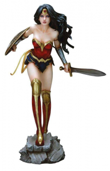 Wonder Woman Statue