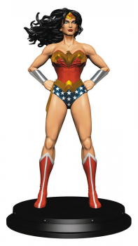 Wonder Woman Statue