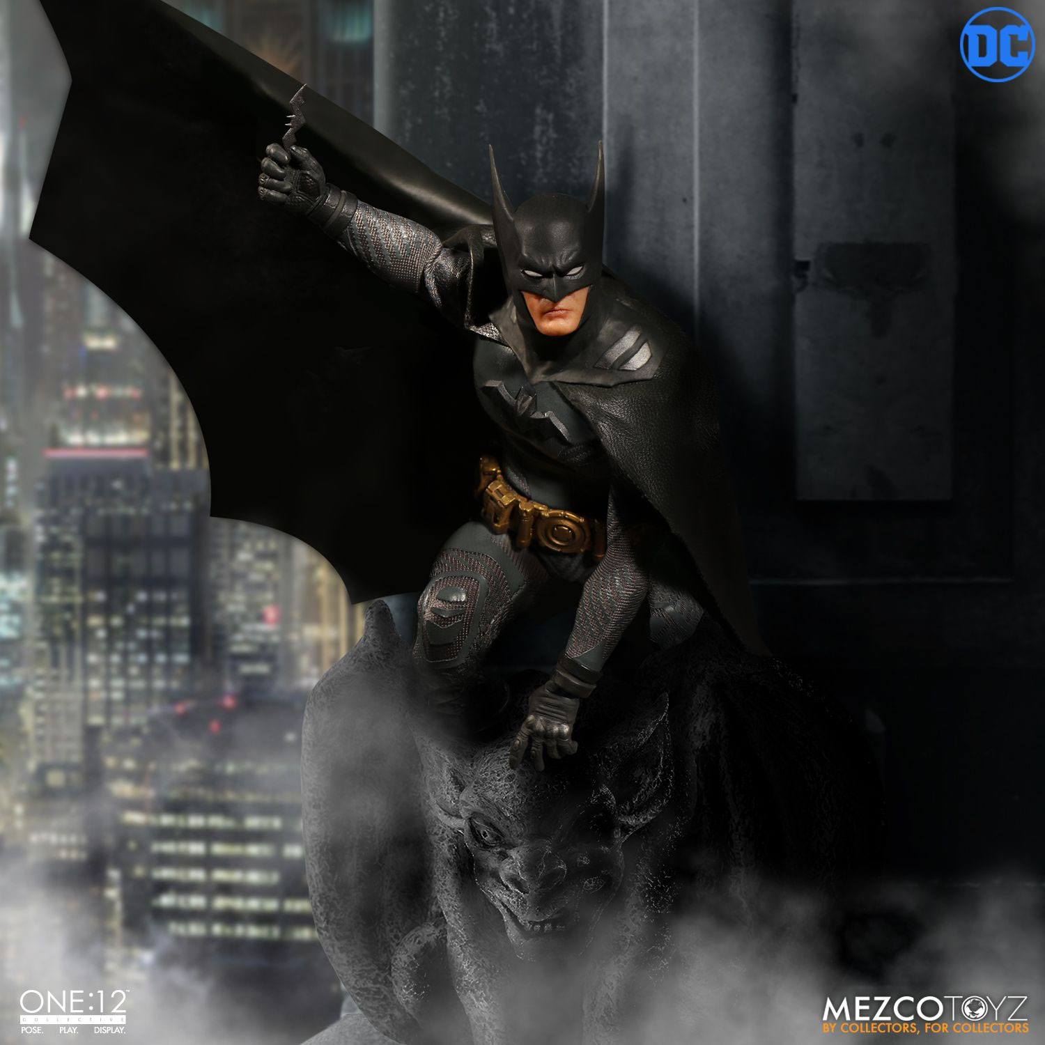 Batman (Ascending Knight) Action Figure 1/12 Mezco, DC Comics, 17 cm |  BlacksBricks