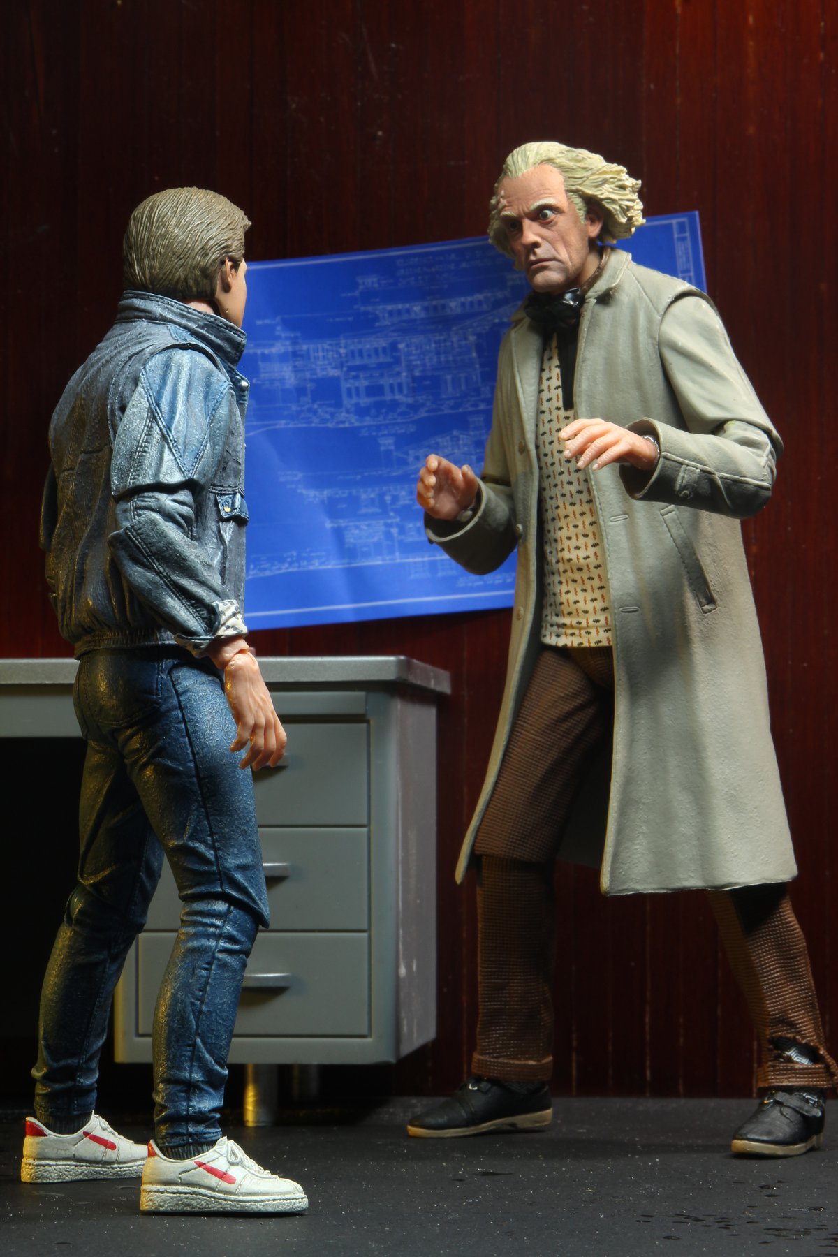Necaonline Figurine Doc Emmett Brown du Film Retour vers Le Futur 2 Au 1/10  Soit 18 cm Edition Limitée