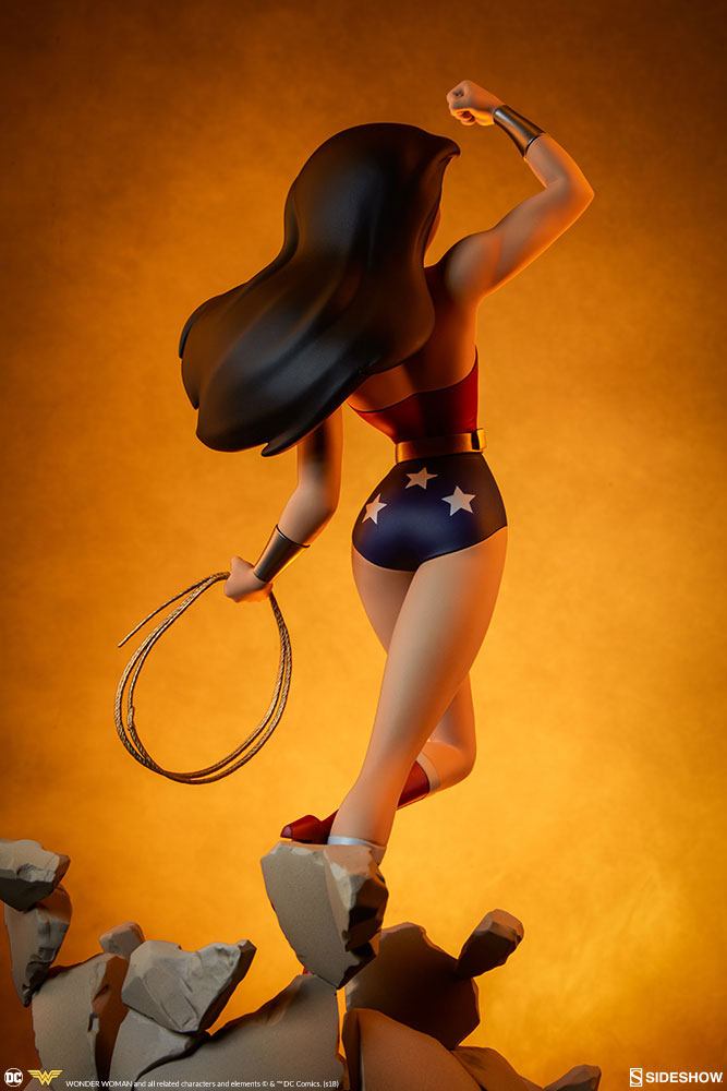 New Photos of the Wonder Woman Statue from Sideshow's Animated Series  Collection