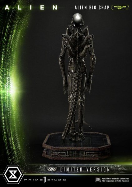 Queen Alien Wand-Relief