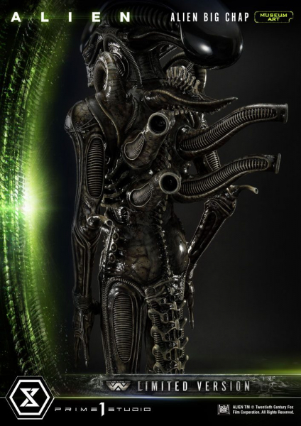Queen Alien Wand-Relief