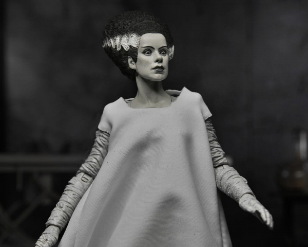 Ultimate Bride of Frankenstein (Black & White) Action Figure, Universal Monsters, 18 cm