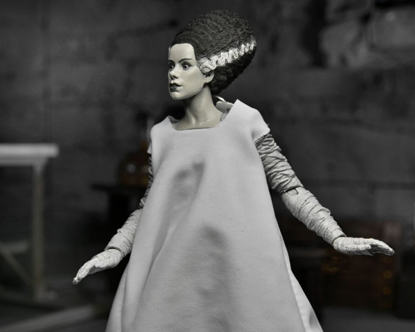 Ultimate Bride of Frankenstein (Black & White) Action Figure, Universal Monsters, 18 cm