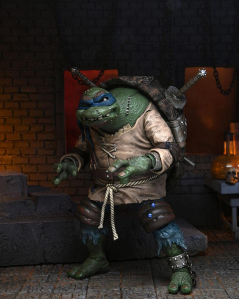 Ultimate Leonardo as The Hunchback Actionfigur, Universal Monsters x Teenage Mutant Ninja Turtles, 18 cm