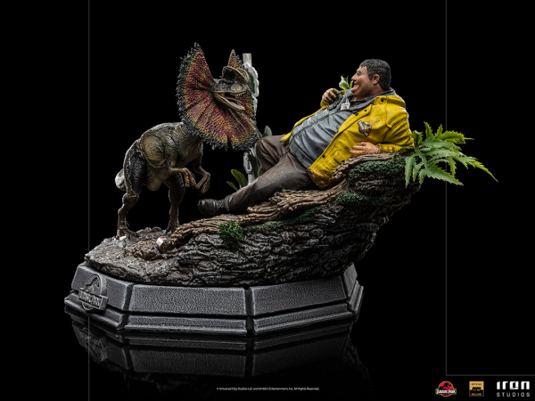 Dennis Nedry meets the Dilophosaurus Statue 1:10 Art Scale Deluxe, Jurassic Park, 21 cm