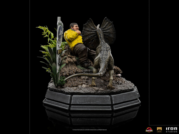 Dennis Nedry meets the Dilophosaurus Statue 1:10 Art Scale Deluxe, Jurassic Park, 21 cm