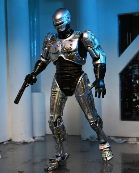 Ultimate RoboCop (Battle Damaged) & Chair Action Figure, 18 cm