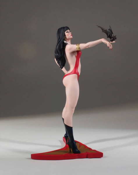 Vampirella Statue